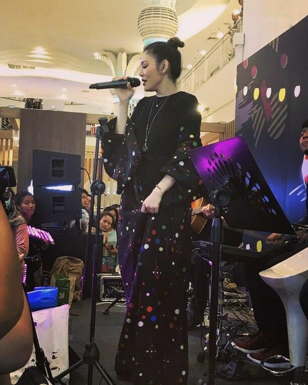 Customer wearing Sumo Vintage